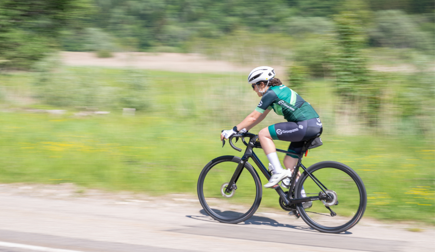 Thizirie sur son vélo, lors d"un stage d'entrainement